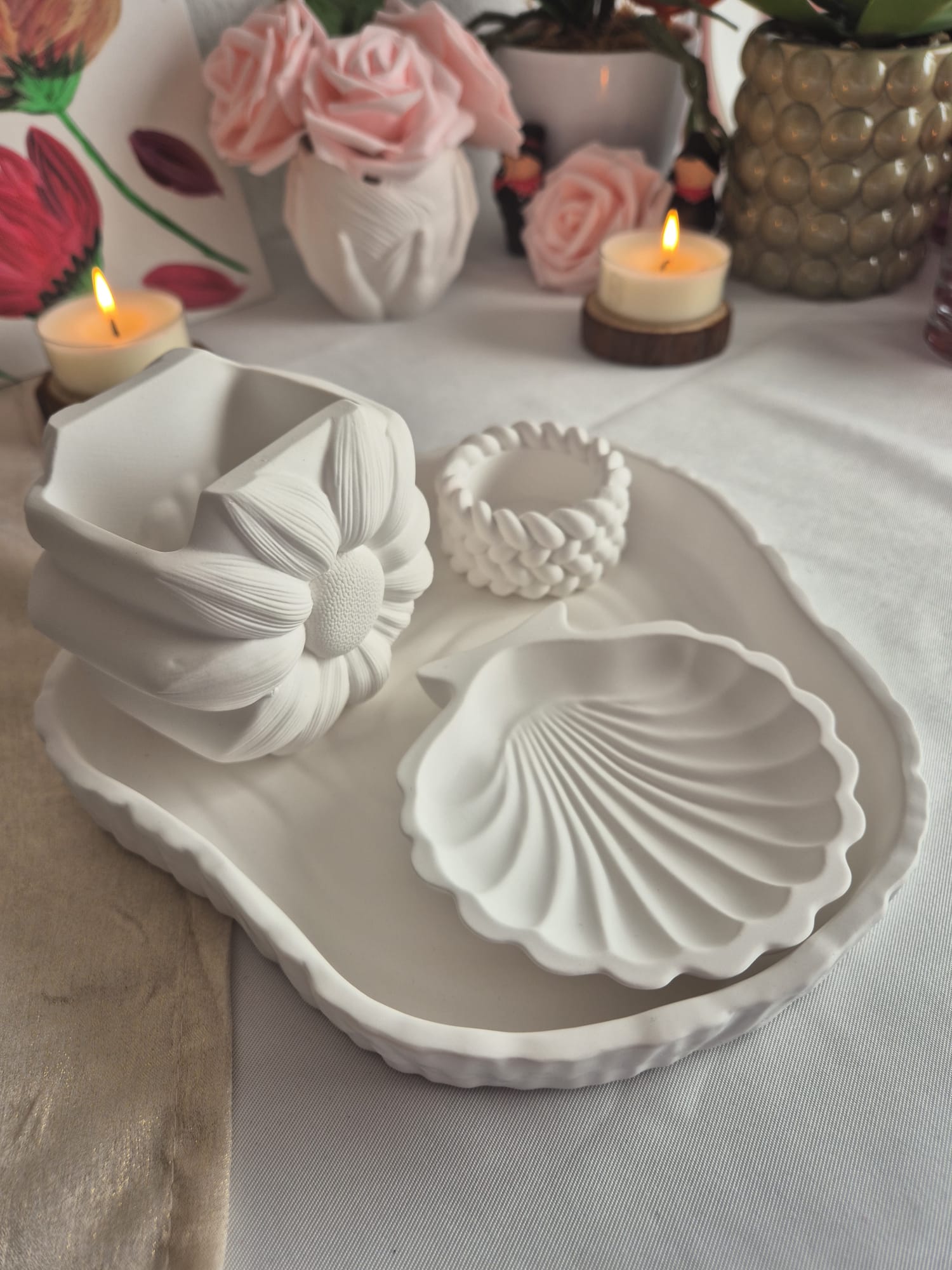 Handgemachtes Keramik Deko Set Weiß – Tablett, Muschel Schmuckschale, Blumenvase & Kerzenhalter | Elegante Home Deko