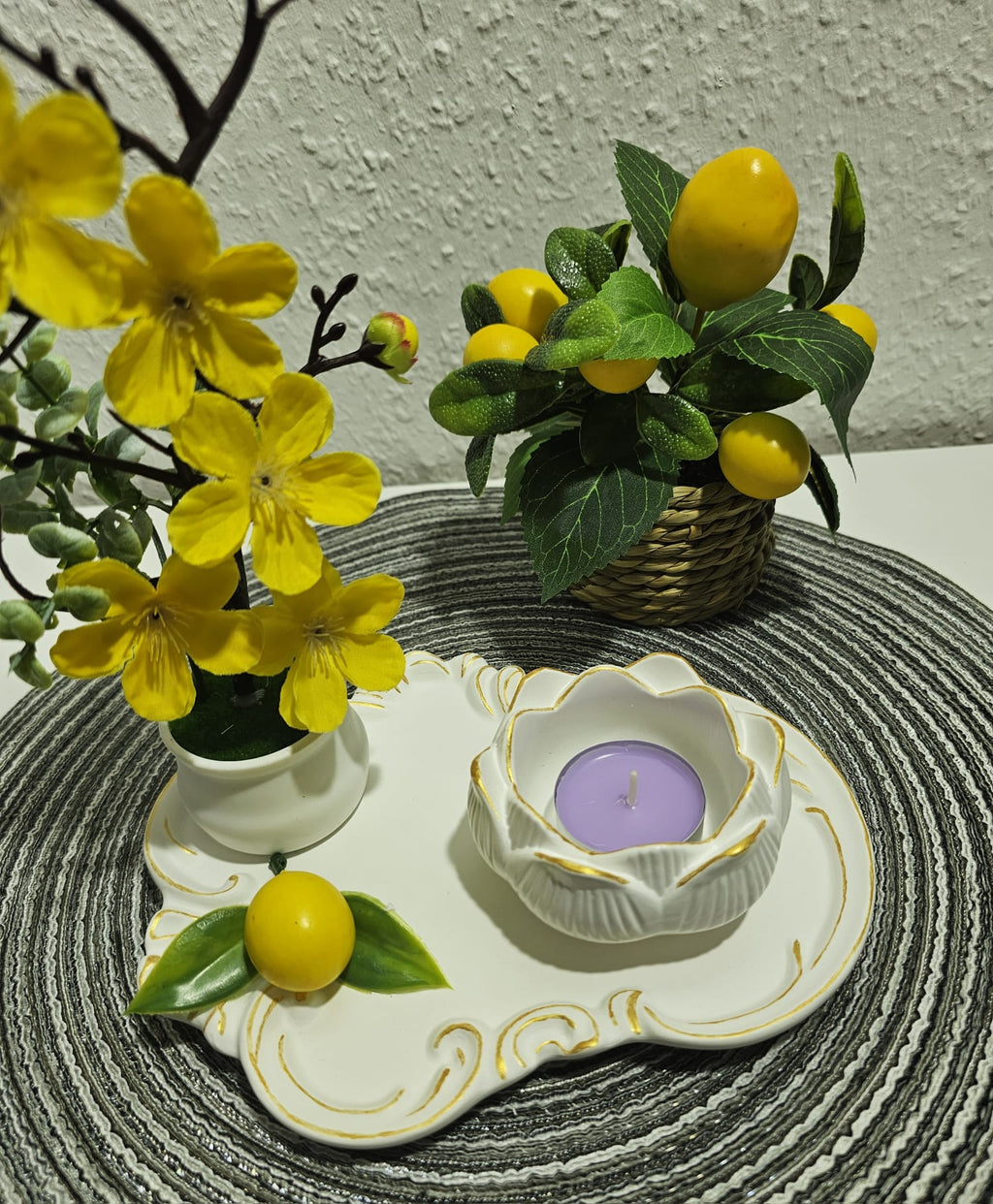 Luxuriöses Keramik-Dekotablett mit Lotus-Schale | Handgefertigte Schmuckablage in Weiß & Gold | Dekoration für Wohn- und Schlafzimmer