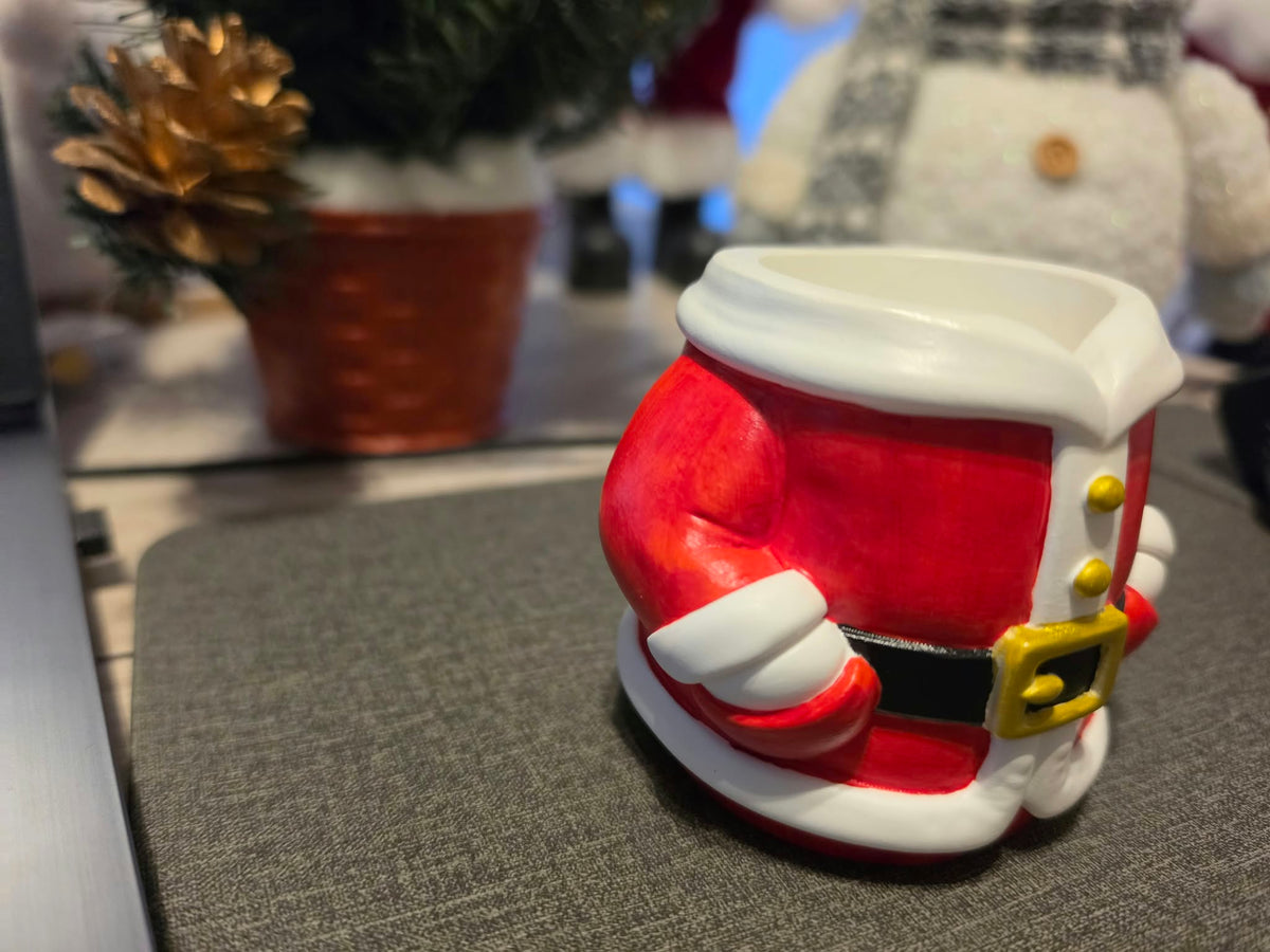 Weihnachtsmann Stiftehalter – Handbemalte Weihnachtsdeko in Rot