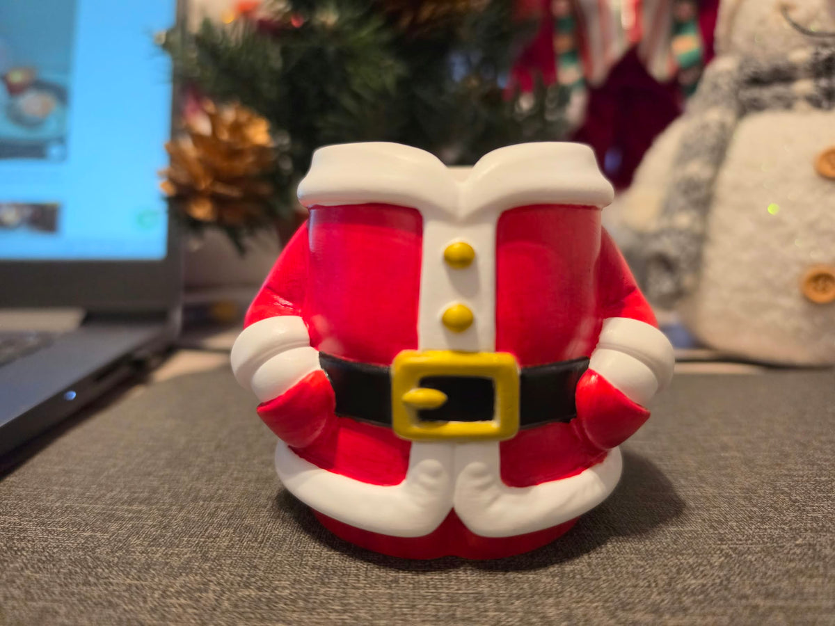 Weihnachtsmann Stiftehalter – Handbemalte Weihnachtsdeko in Rot