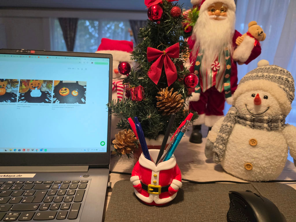 Weihnachtsmann Stiftehalter – Handbemalte Weihnachtsdeko in Rot