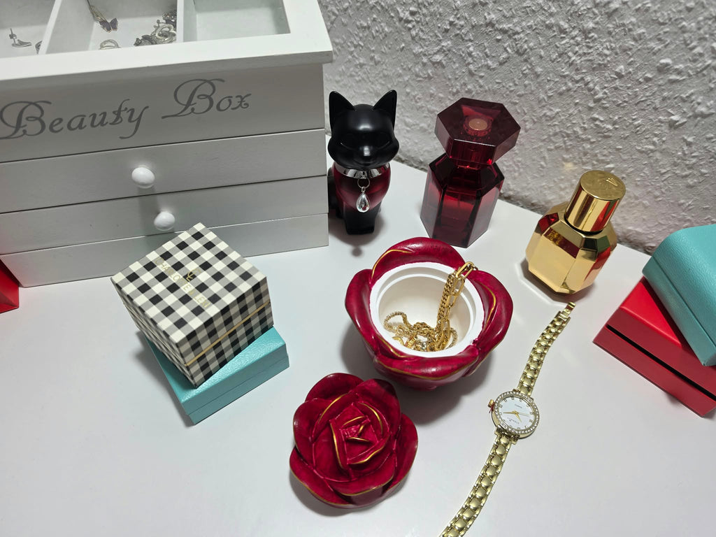 Rote Rosen-Schmuckdose mit Deckel – Handbemalte Aufbewahrungsdose mit Goldakzenten