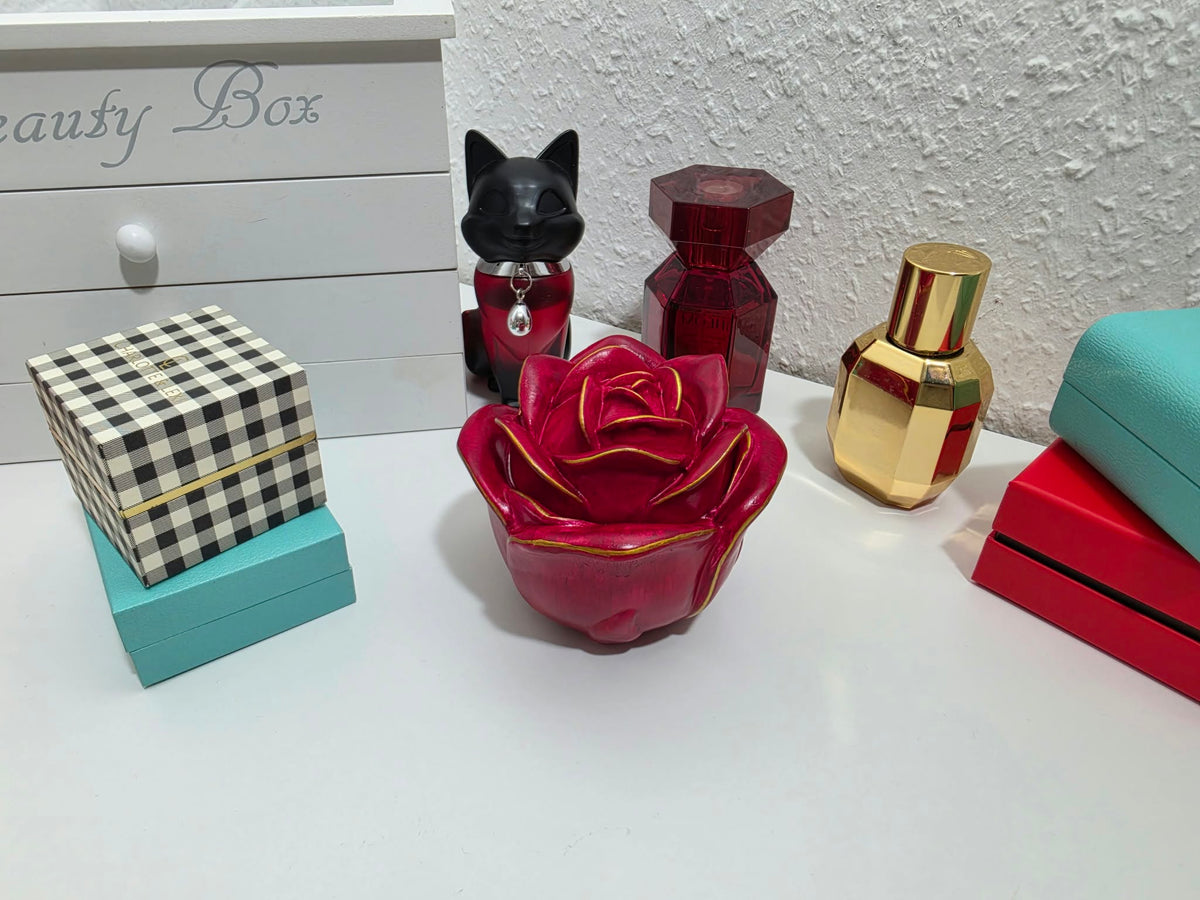 Rote Rosen-Schmuckdose mit Deckel – Handbemalte Aufbewahrungsdose mit Goldakzenten