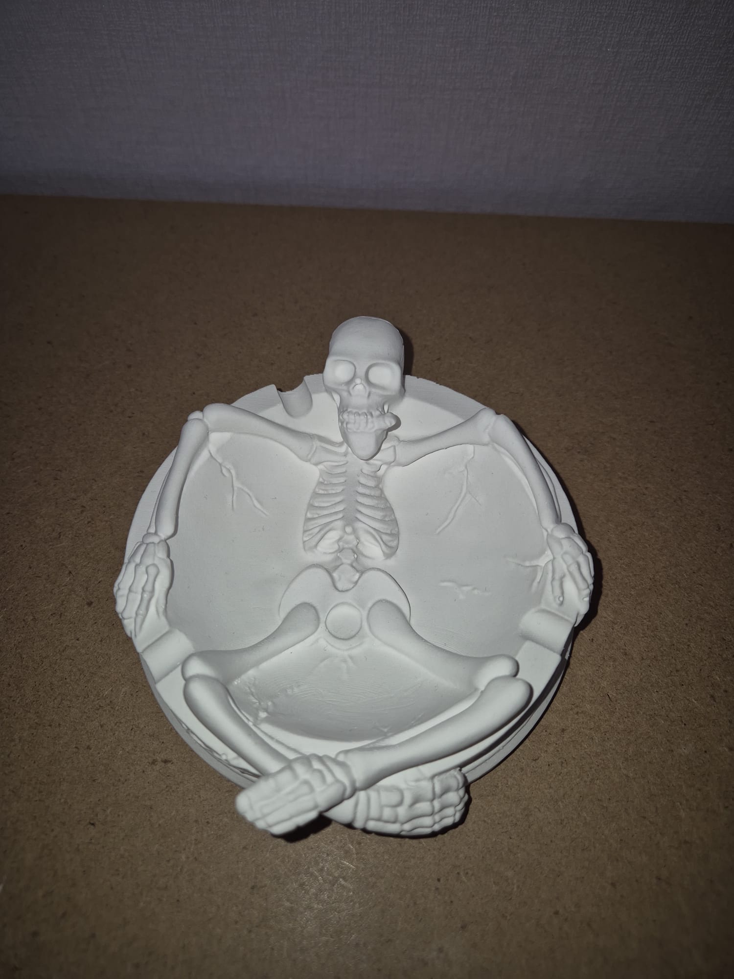 Dekorativer Skelett Aschenbecher – Glow in the Dark, handgemacht, originelles Geschenk