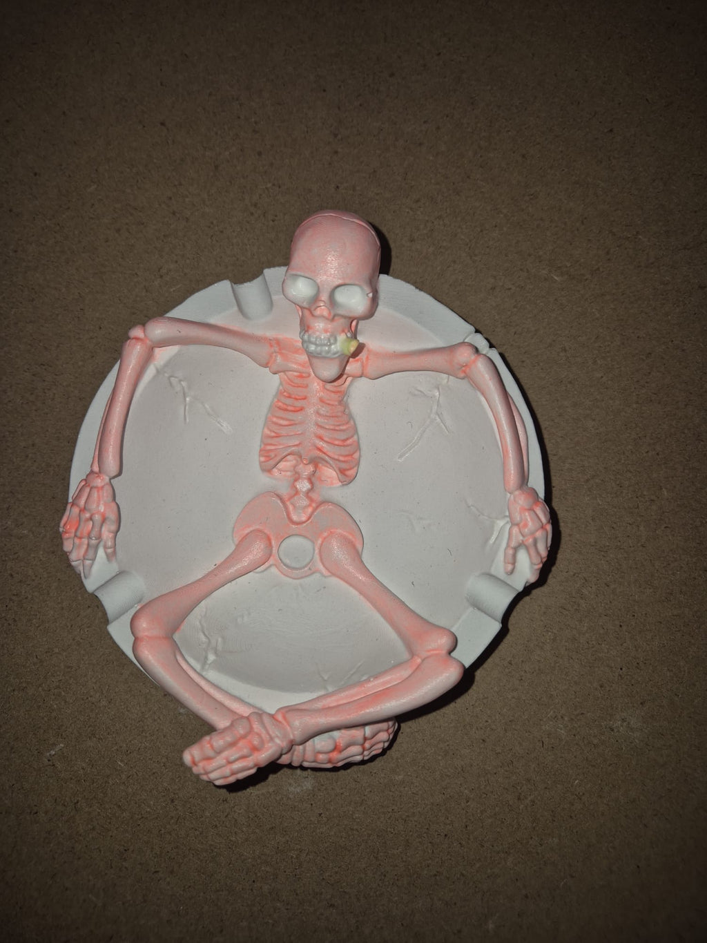 Dekorativer Skelett Aschenbecher – Glow in the Dark, handgemacht, originelles Geschenk