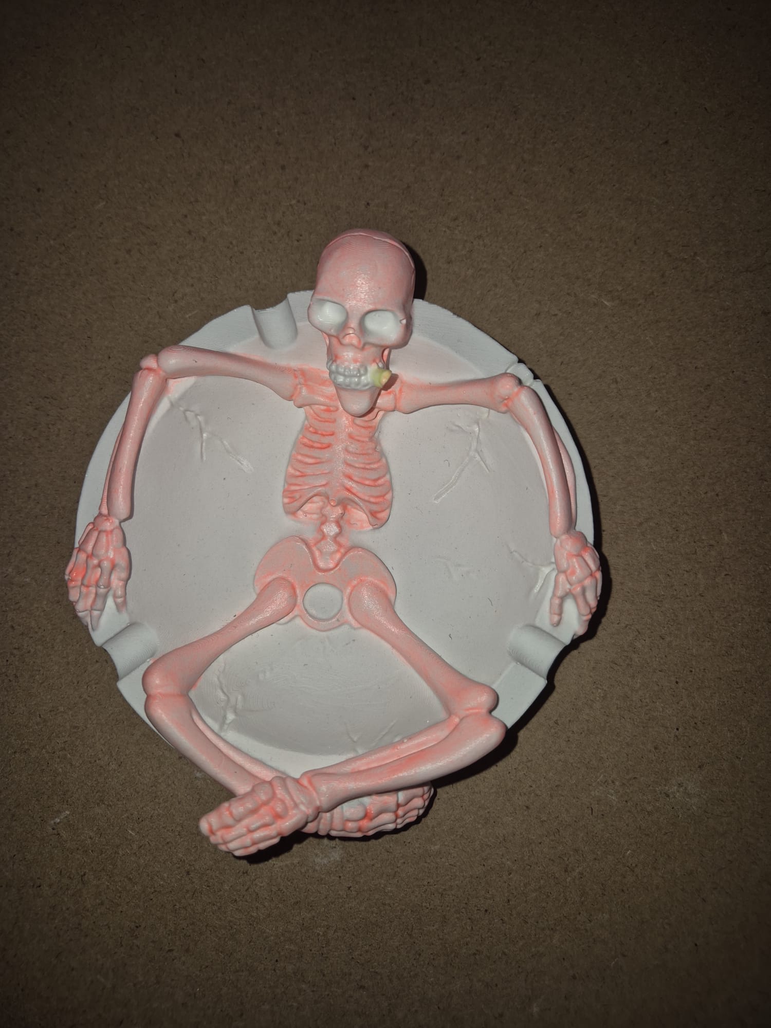Dekorativer Skelett Aschenbecher – Glow in the Dark, handgemacht, originelles Geschenk