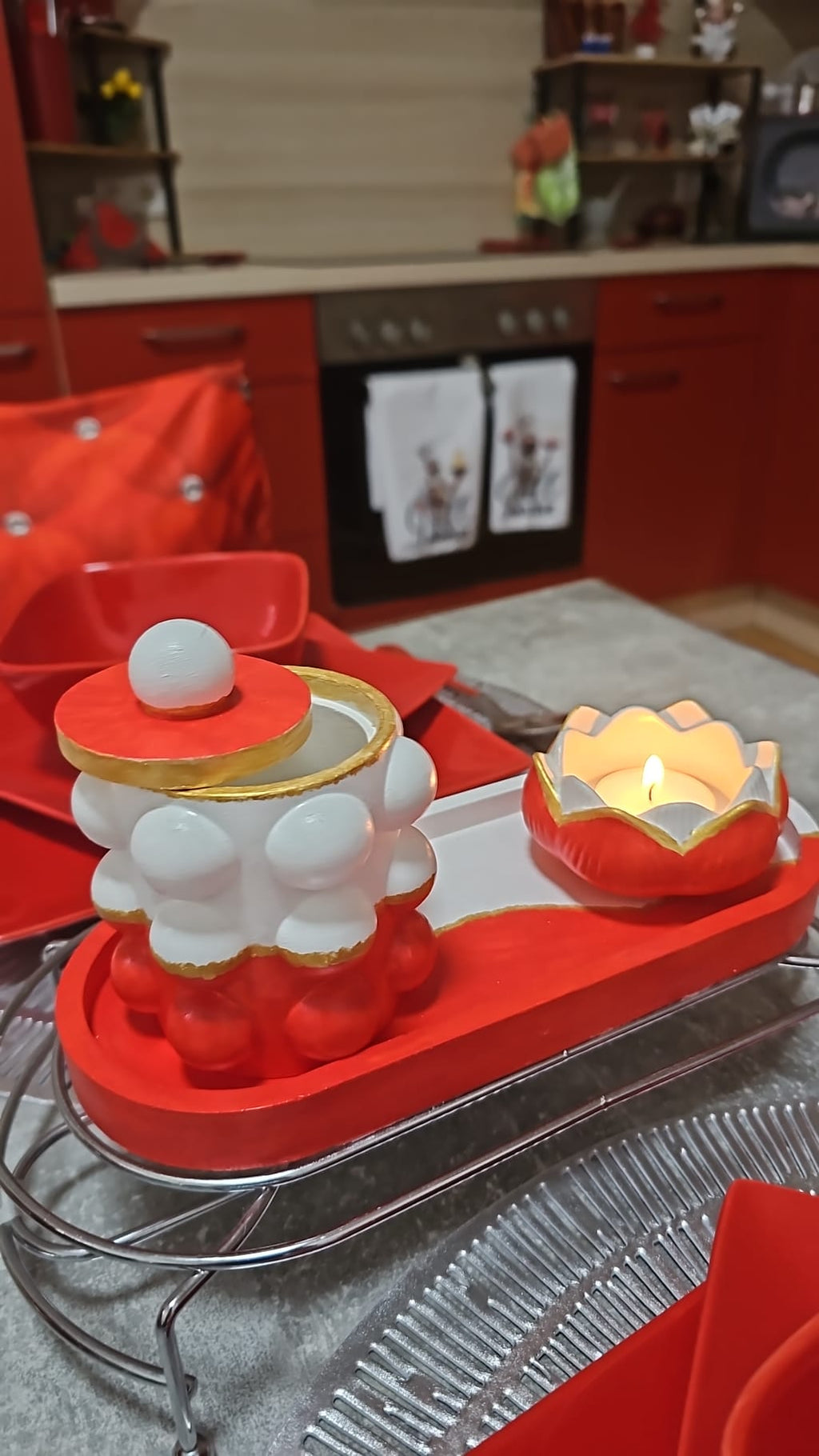 Handgefertigtes Deko-Set aus Keramik – Lotus & Dose auf Tablett (Rot/Schwarz, Premium Qualität)