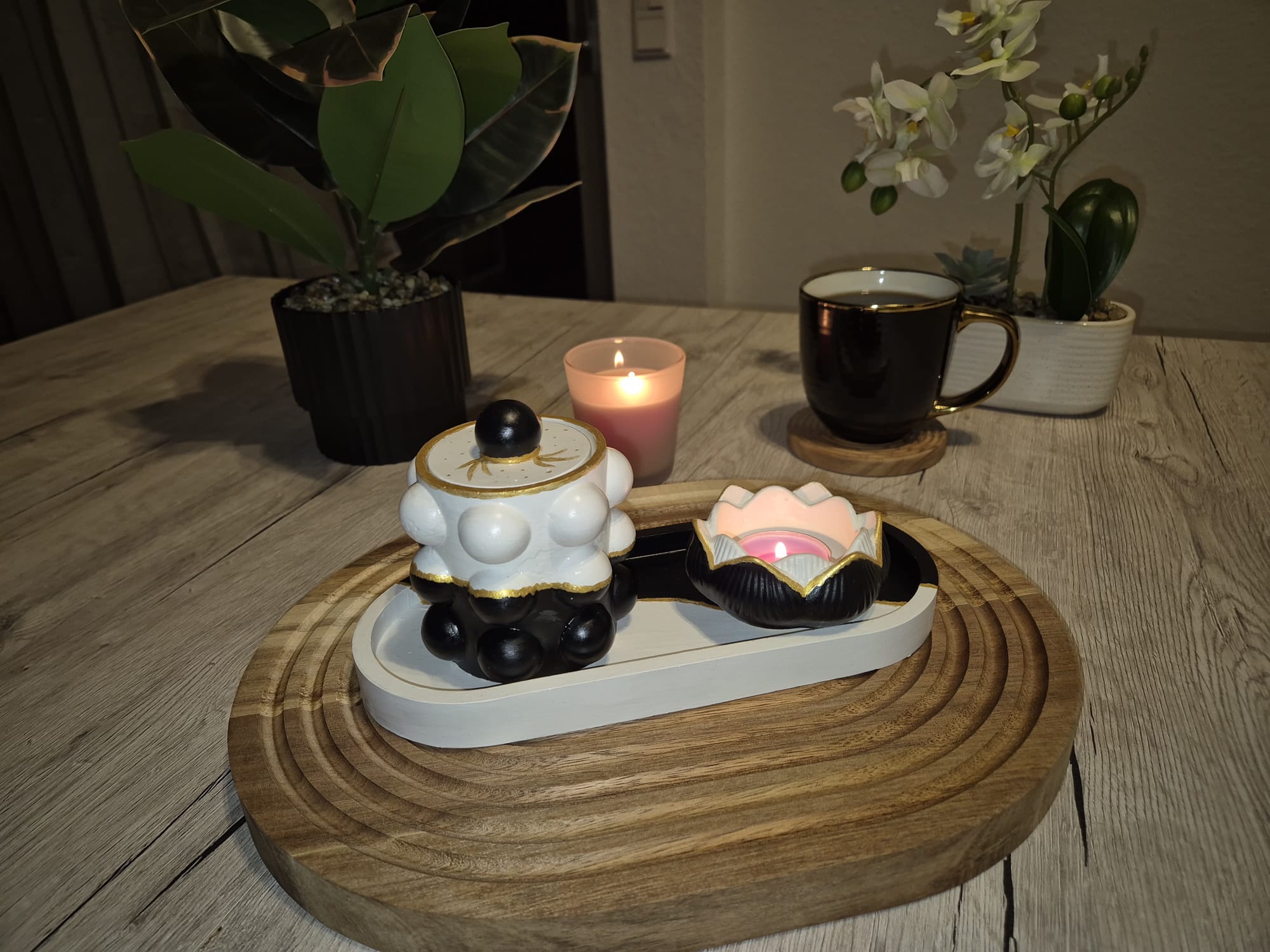 Handgefertigtes Deko-Set aus Keramik – Lotus & Dose auf Tablett (Rot/Schwarz, Premium Qualität)