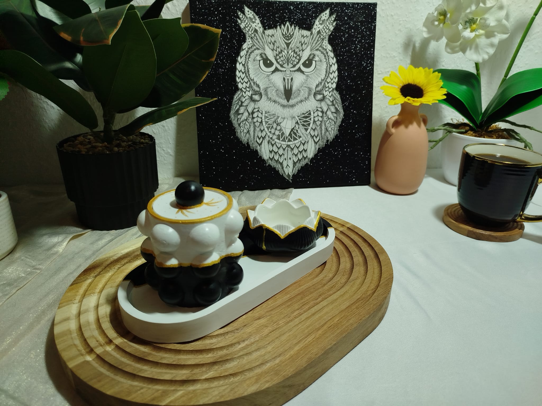 Handgefertigtes Deko-Set aus Keramik – Lotus & Dose auf Tablett (Rot/Schwarz, Premium Qualität)