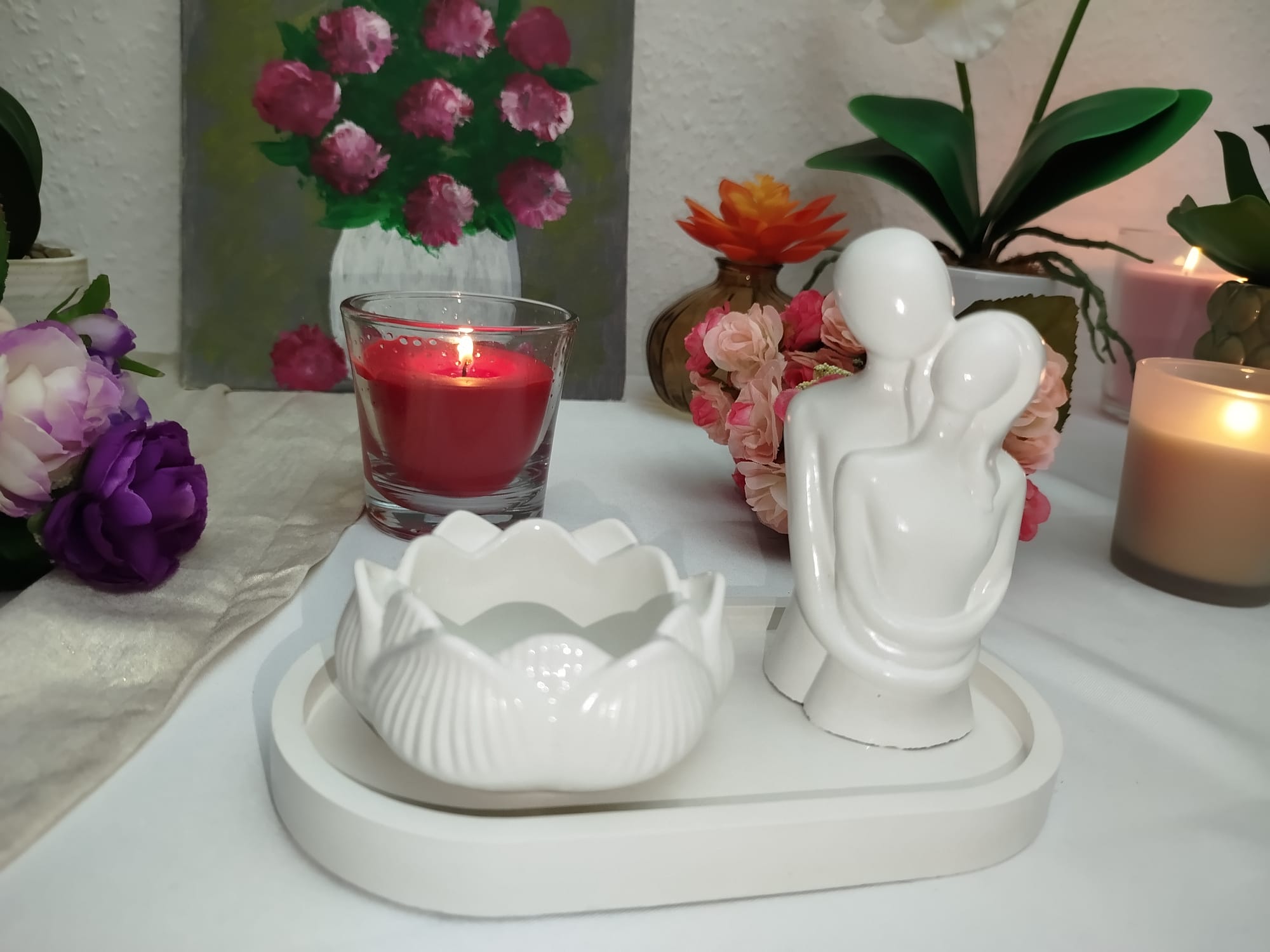 Kleines Keramik Deko Set Handgemacht – Lotus Kerzenhalter & Tablett mit Paar Figur | Minimalistische Wohnaccessoires