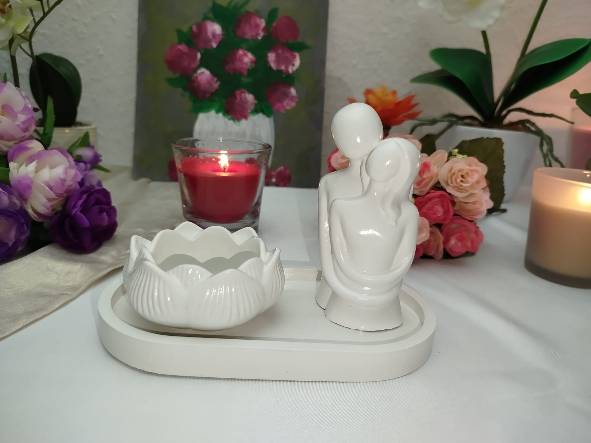 Kleines Keramik Deko Set Handgemacht – Lotus Kerzenhalter & Tablett mit Paar Figur | Minimalistische Wohnaccessoires