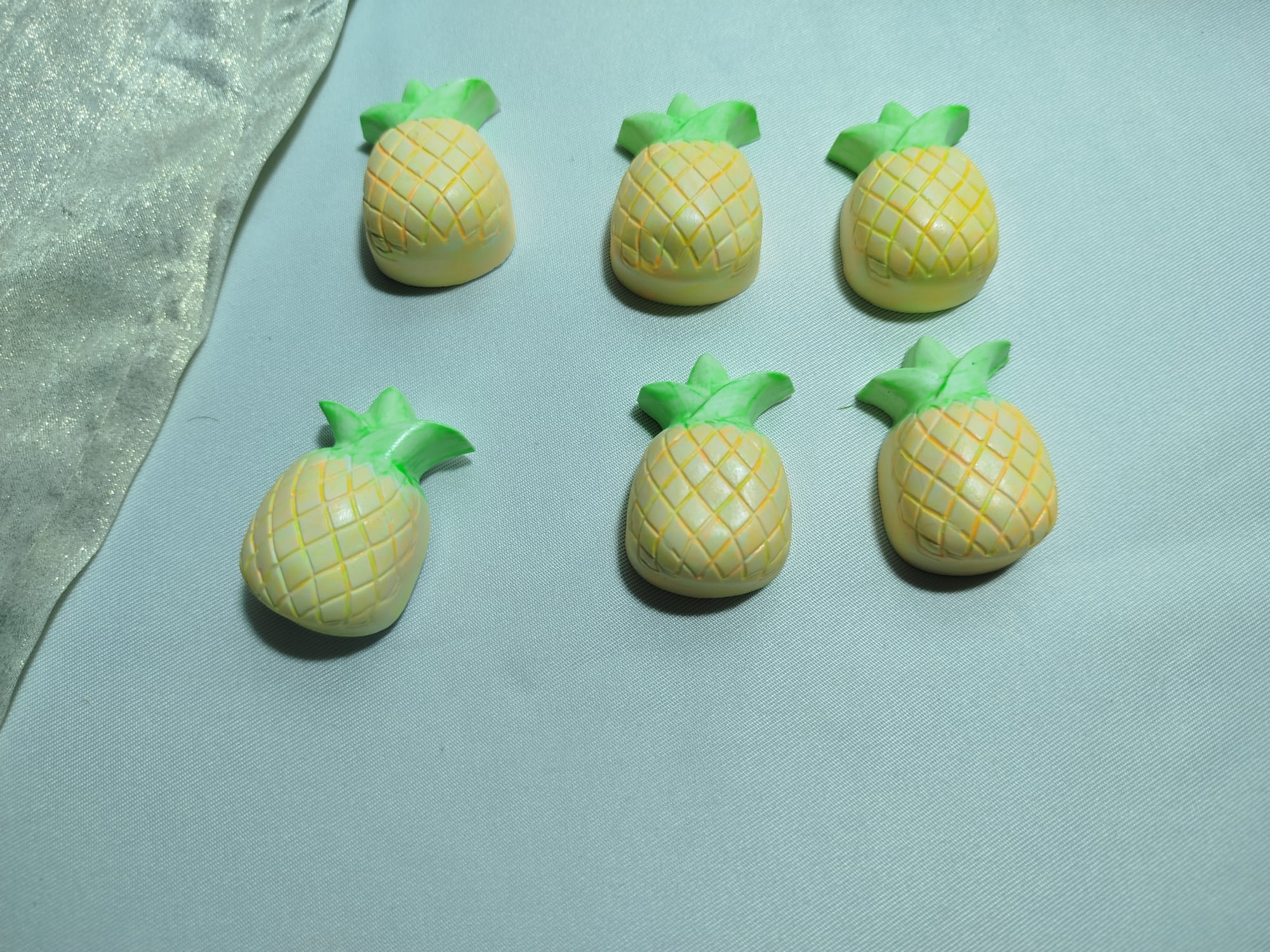 Leuchtende Ananas Magnete – Set (6 Stück) | Glow in the Dark | Handgemachte Deko