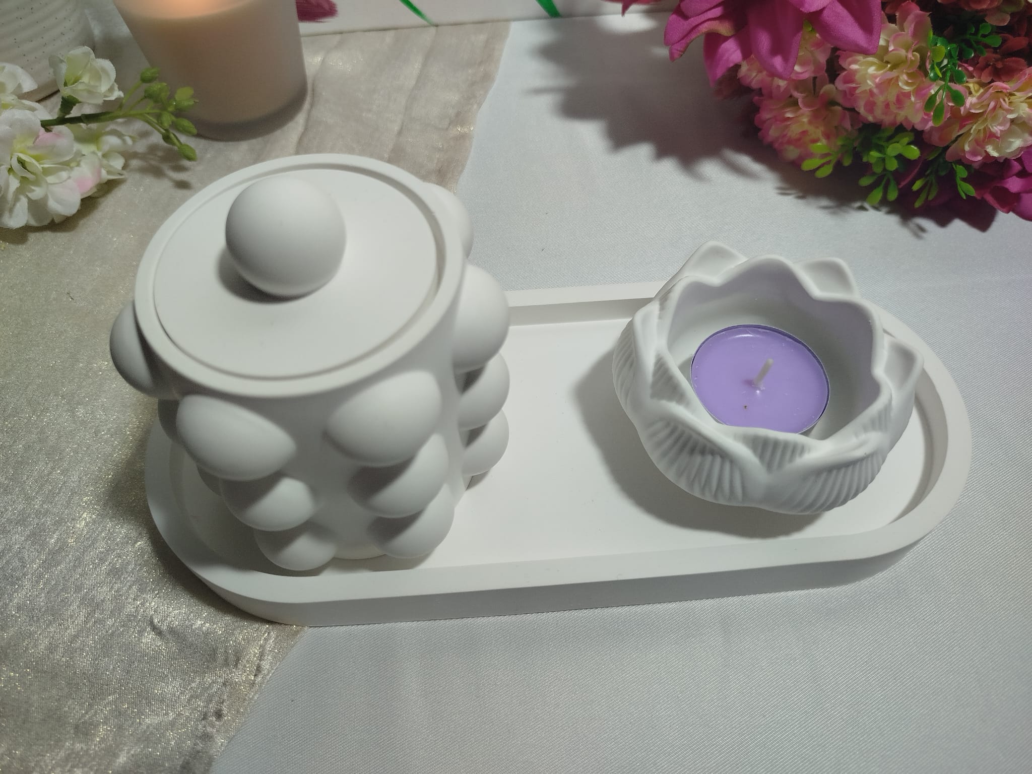Elegantes Keramik Deko Set in Weiß – Tablett mit Lotus-Kerzenhalter & Dose | Modern & Handgefertigt