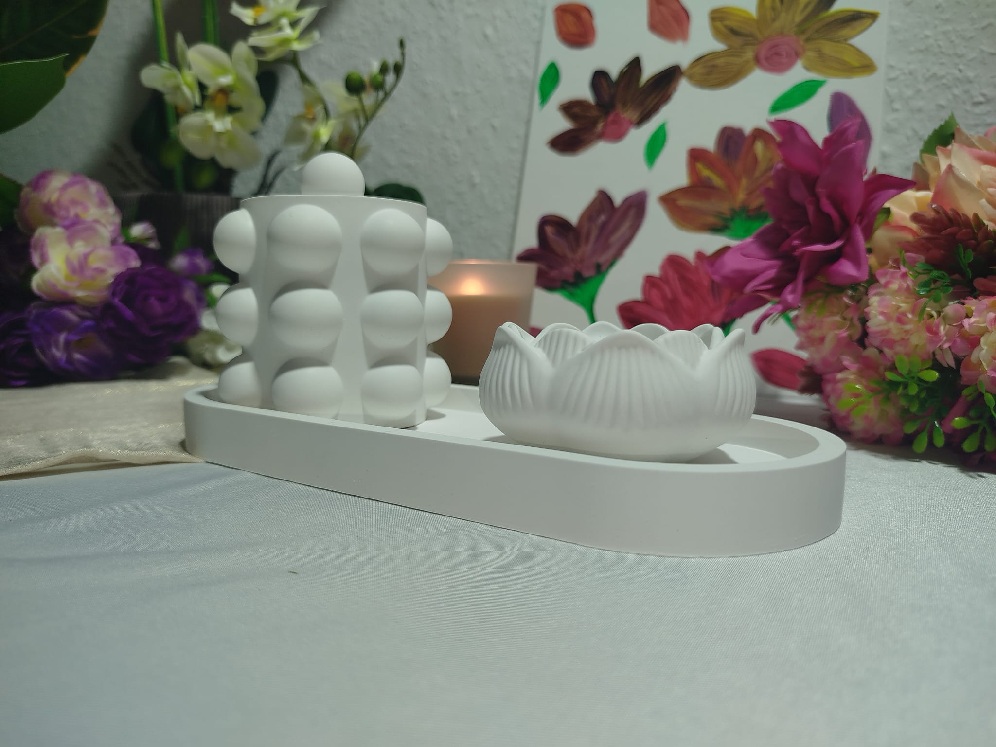 Elegantes Keramik Deko Set in Weiß – Tablett mit Lotus-Kerzenhalter & Dose | Modern & Handgefertigt
