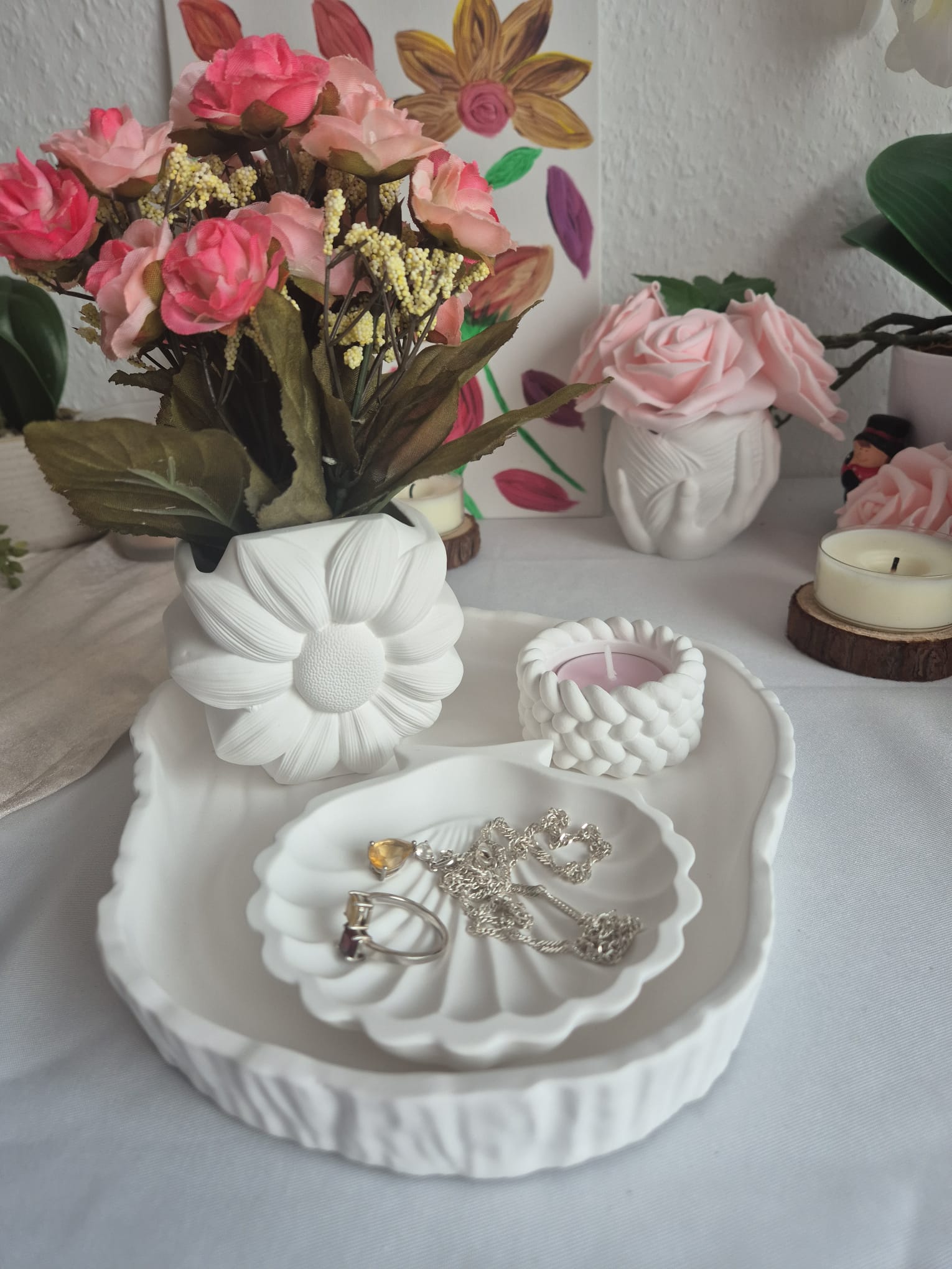 Handgemachtes Keramik Deko Set Weiß – Tablett, Muschel Schmuckschale, Blumenvase & Kerzenhalter | Elegante Home Deko