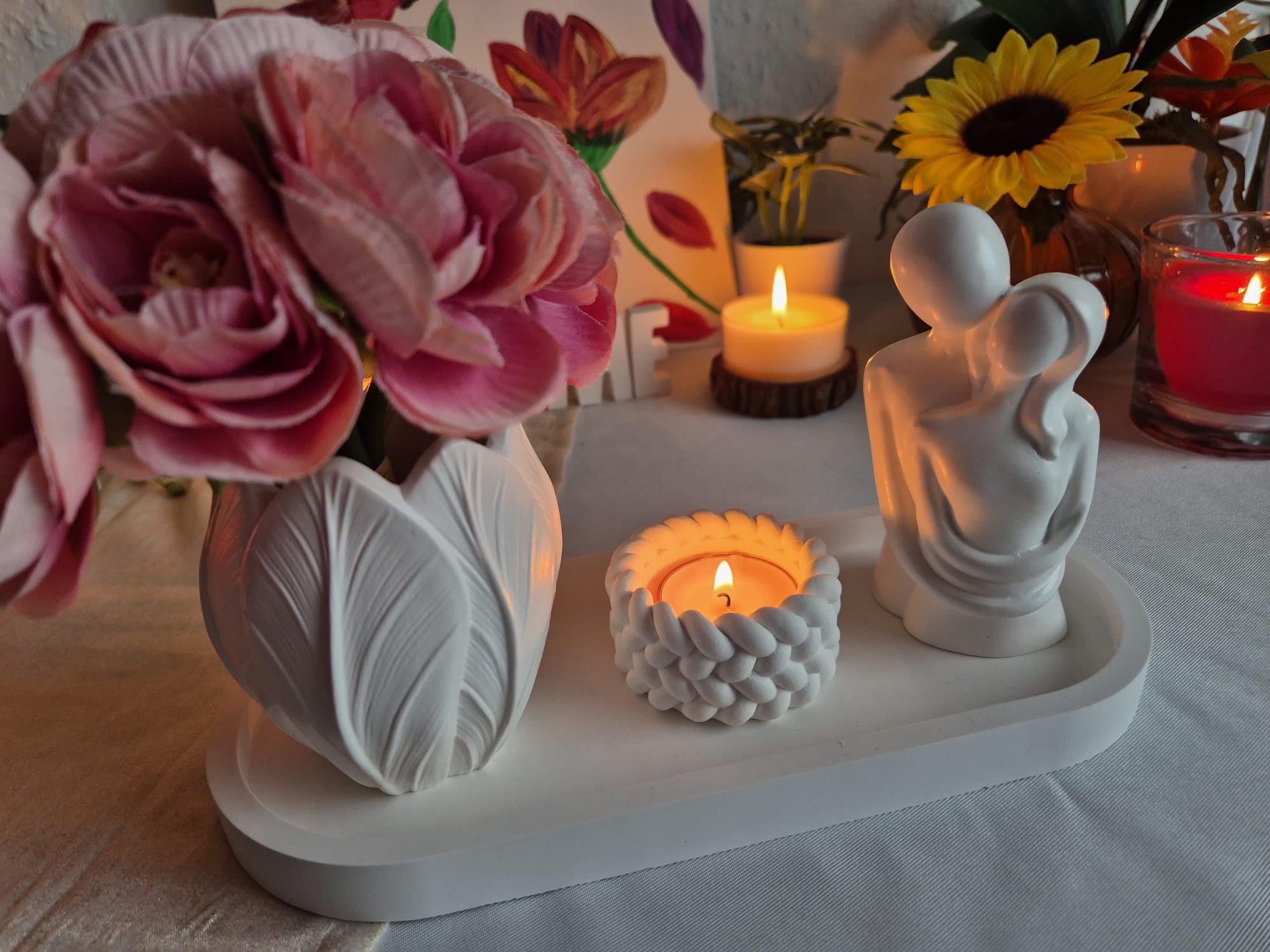 Handgemachtes Keramik Deko Set mit Liebespaar Figur & Vase – Elegante Wohnungsdeko für Cozy Home Atmosphäre
