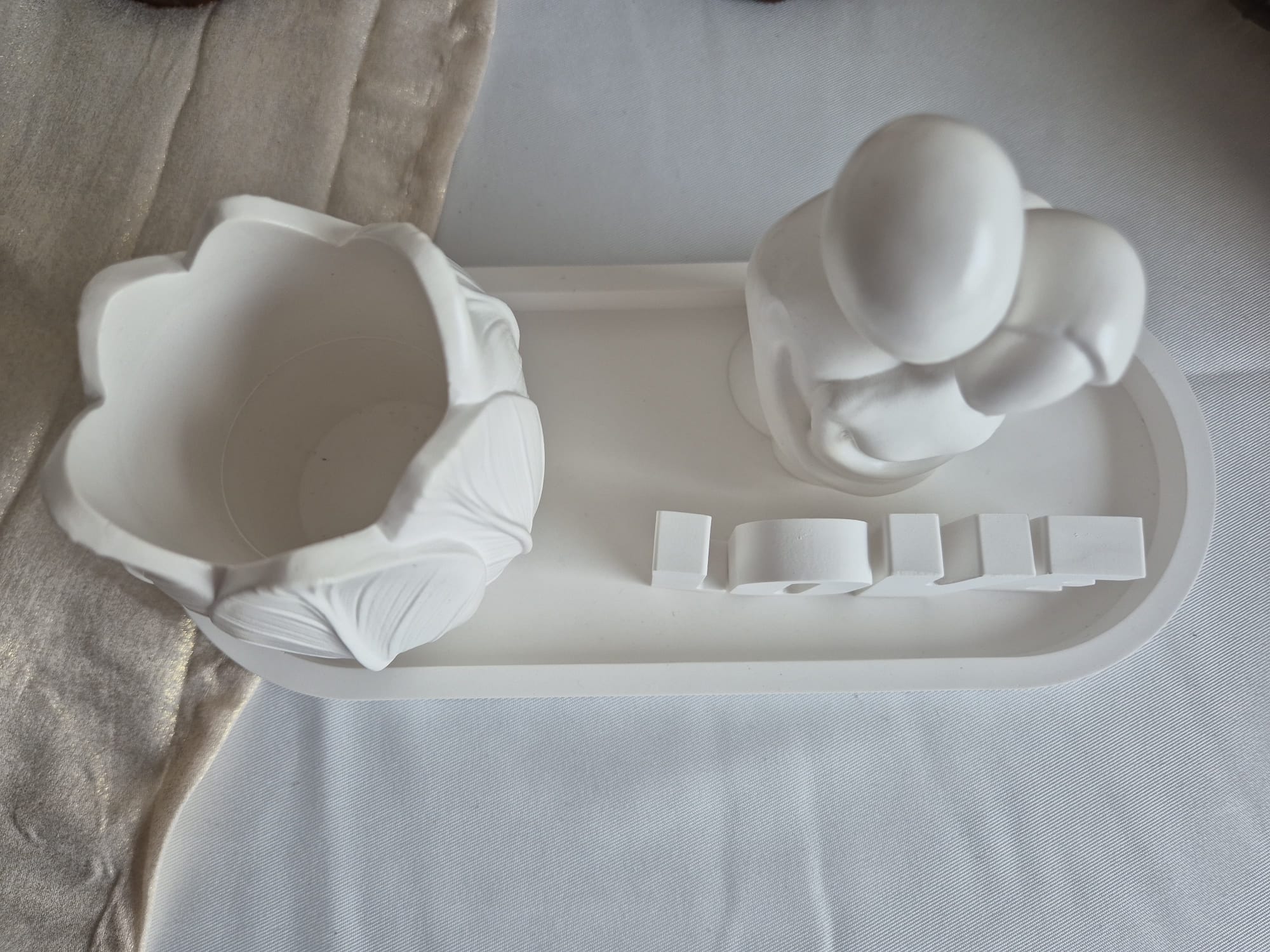 Handgemachtes Love Deko Set mit Vase & Paarfigur – Romantische Keramik Tablett Deko für Wohnzimmer, Hochzeit & Geschenkidee