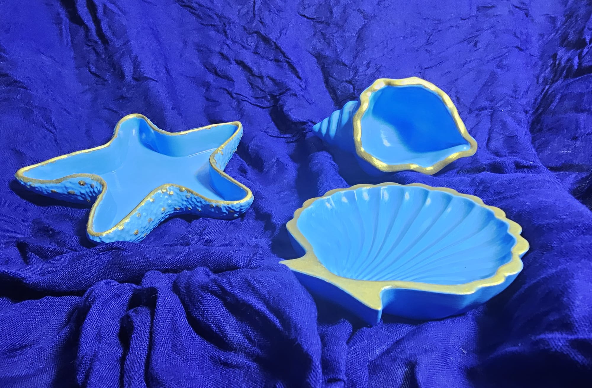 Maritimes Schmuckschalen Set Blau-Gold – Handgemachte Keramik Muschel & Seestern Deko